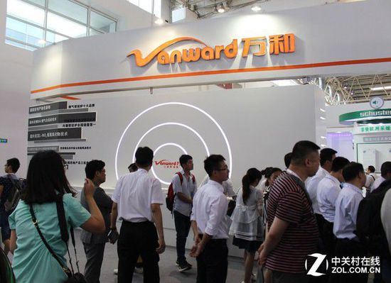 見證非凡采暖科技 萬和新品亮相中國供熱展