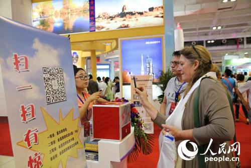 外商參與金昌現(xiàn)場(chǎng)掃碼活動(dòng)