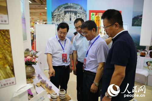 金昌市領(lǐng)導(dǎo)參觀展館