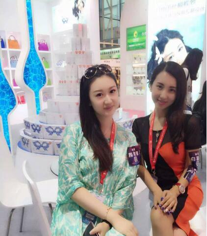 斕斕攜米媛光感面膜走進(jìn)美博會(huì)(圖2)