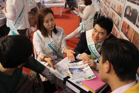 北京美博會《瑯泰姆蘭》化妝培訓(xùn)技術(shù)機(jī)器現(xiàn)世(圖2)