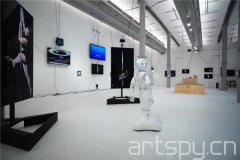 塞西爾 B.埃文斯Cécile B. Evans個展:泄露